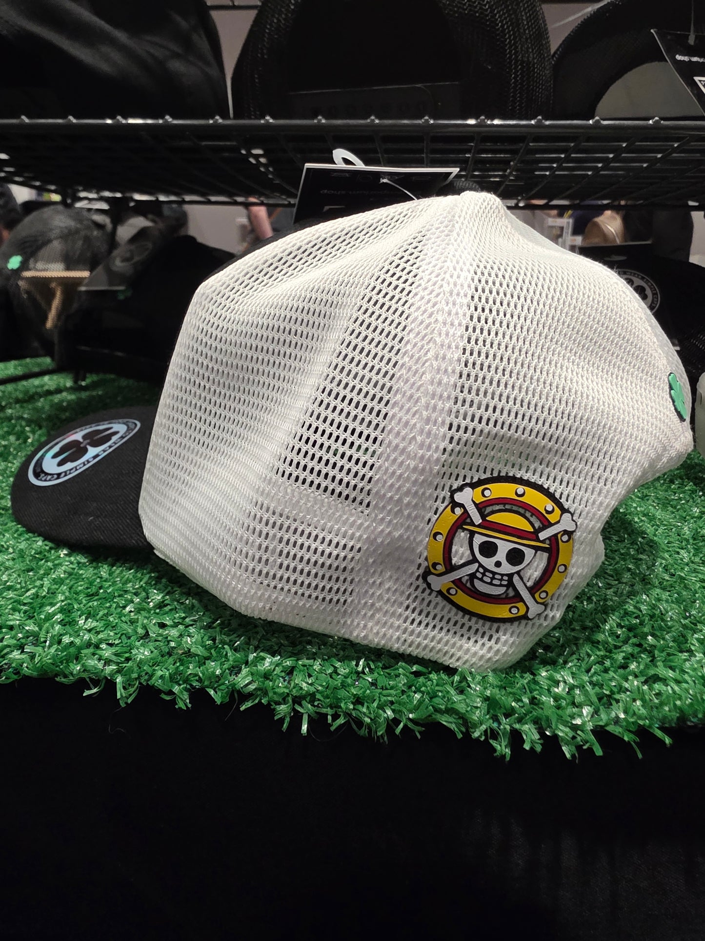 TRUCKER CAP Black/ one piece 3d design, Gorra 112